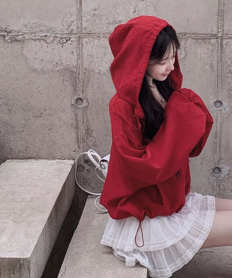 귀여움퀄리티 보장에이쁠 루즈핏 후드 도트 스트링 바람막이 점퍼 레드
