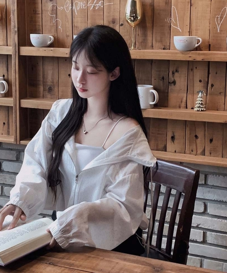 귀여움퀄리티 보장에이쁠 루즈핏 후드 도트 스트링 바람막이 점퍼 화이트
