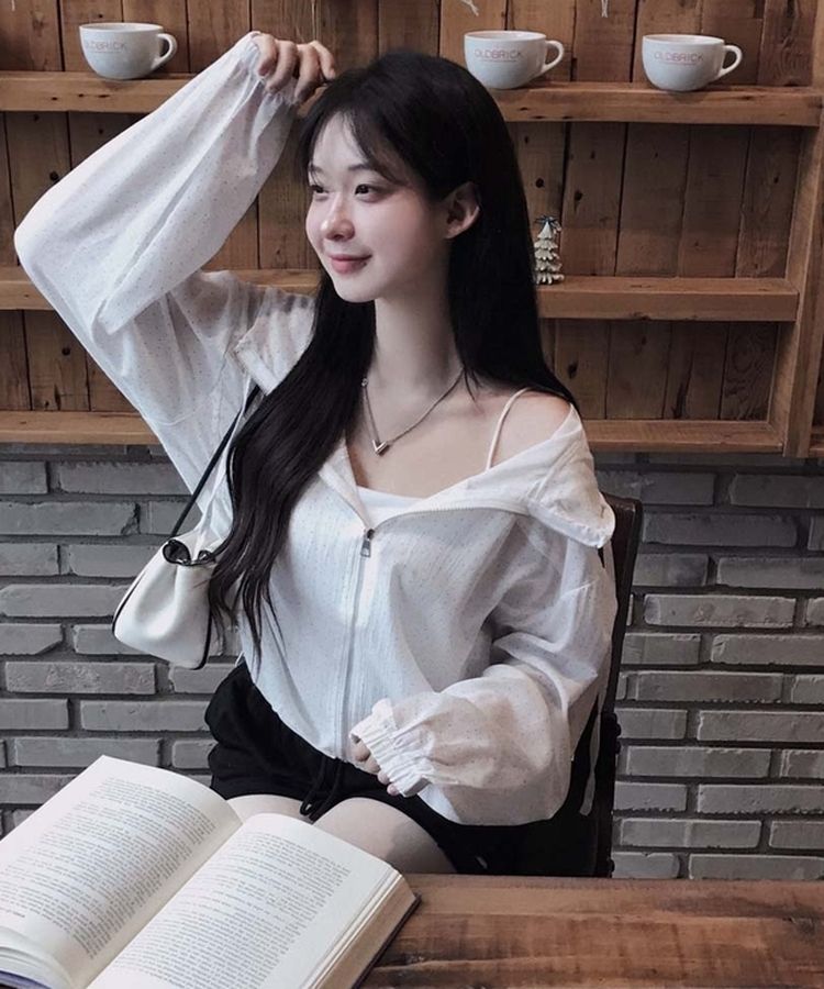 귀여움퀄리티 보장에이쁠 루즈핏 후드 도트 스트링 바람막이 점퍼 화이트