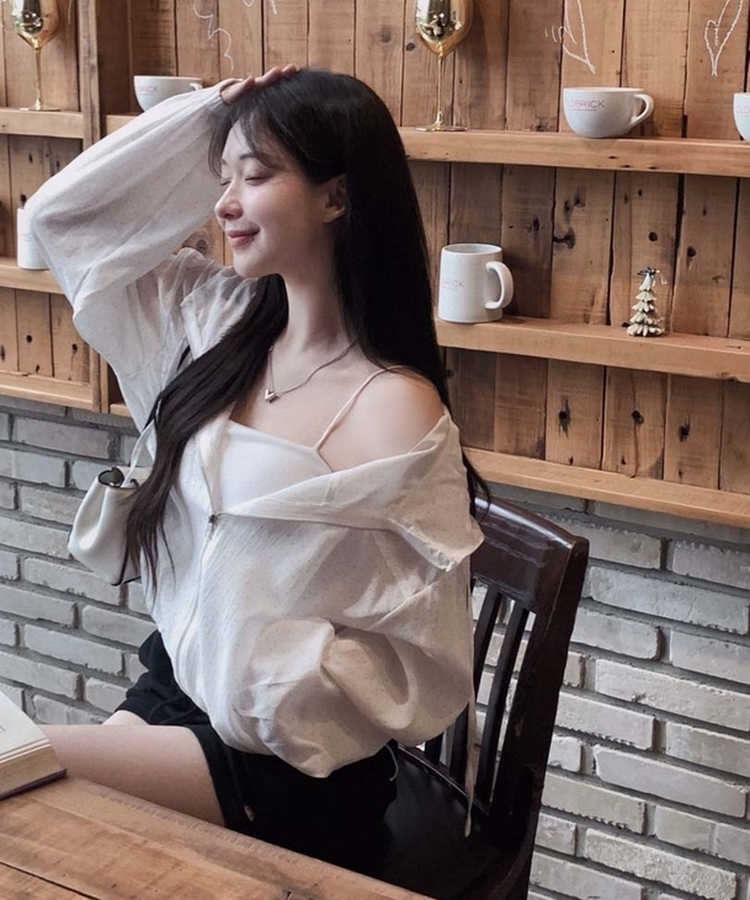 귀여움퀄리티 보장에이쁠 루즈핏 후드 도트 스트링 바람막이 점퍼 화이트