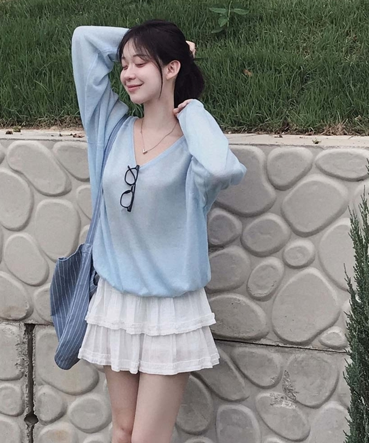 한여름까지 살탐방지모데 브이넥 썸머 루즈핏 얇은 긴팔 니트 아이스블루