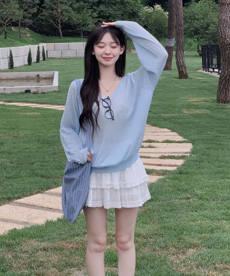 한여름까지 살탐방지모데 브이넥 썸머 루즈핏 얇은 긴팔 니트 아이스블루