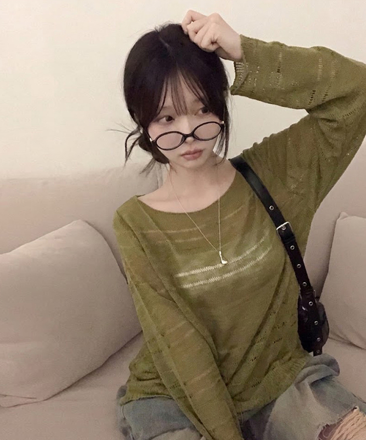 메이비 입술넥 오프숄더 시스루 루즈핏 니트 카키