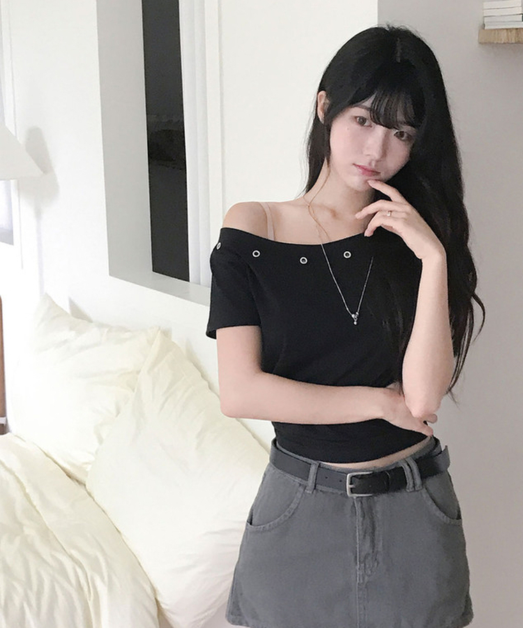 니커 보트넥 아일렛 펀칭 슬림핏 반팔 티셔츠 블랙