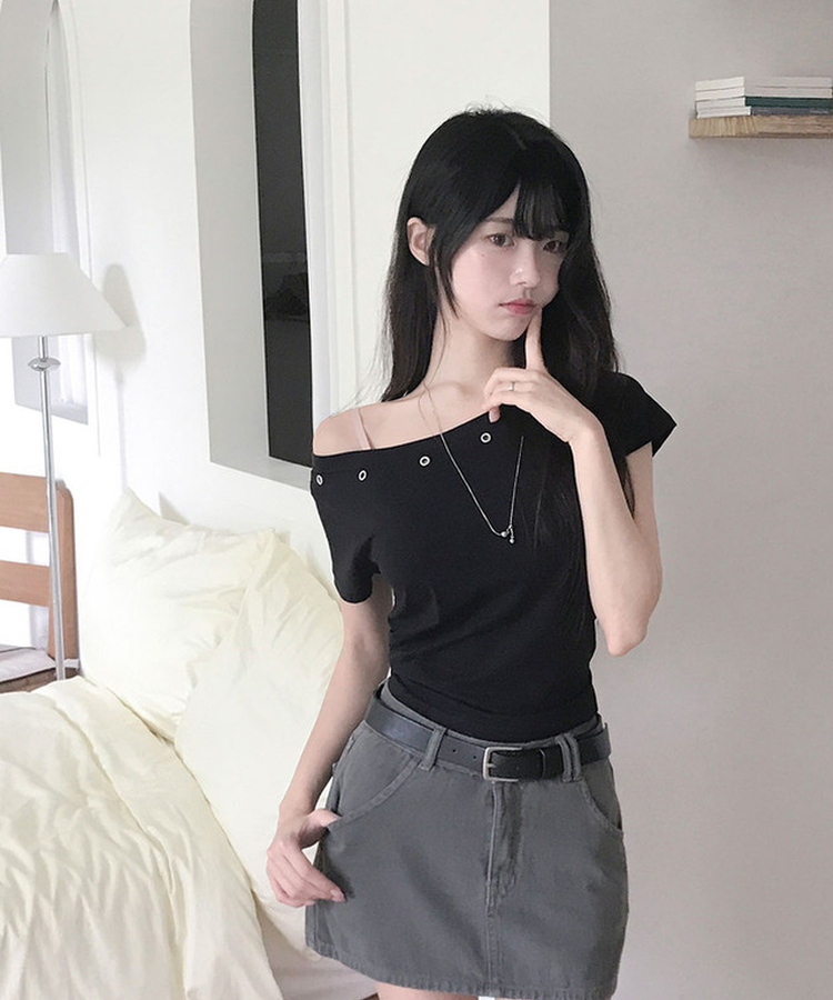 니커 보트넥 아일렛 펀칭 슬림핏 반팔 티셔츠 블랙