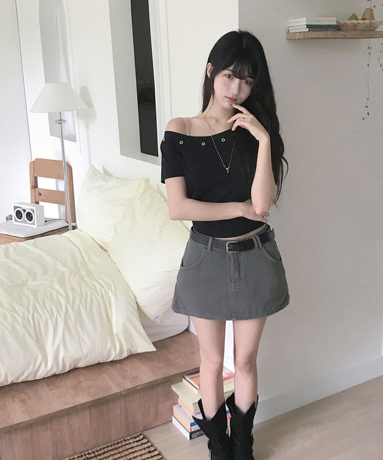 니커 보트넥 아일렛 펀칭 슬림핏 반팔 티셔츠 블랙