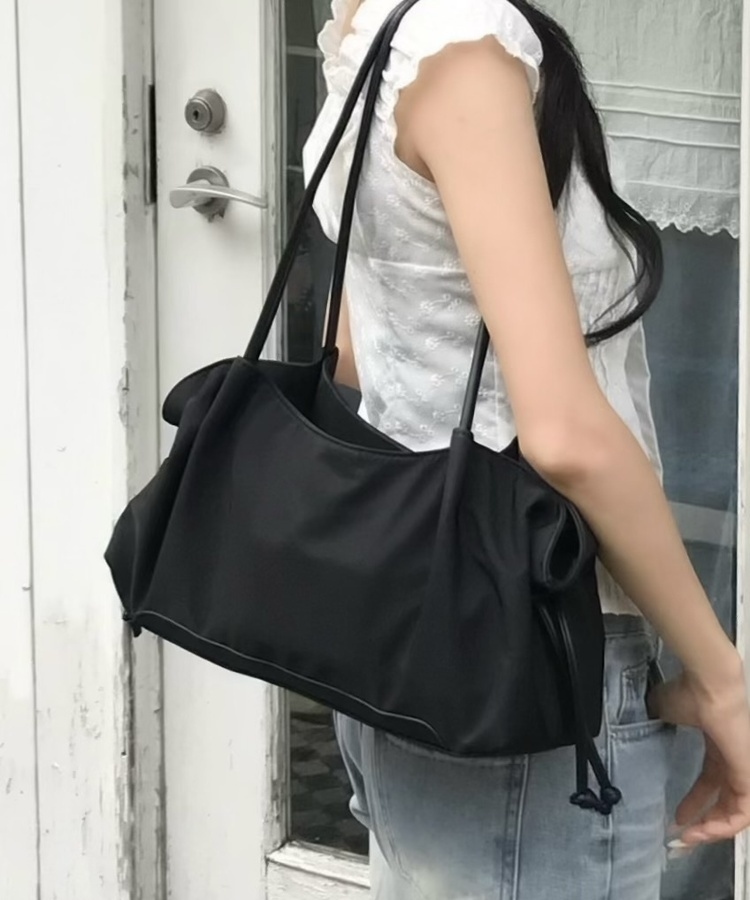 絞りデザインショルダーバッグ BLACK