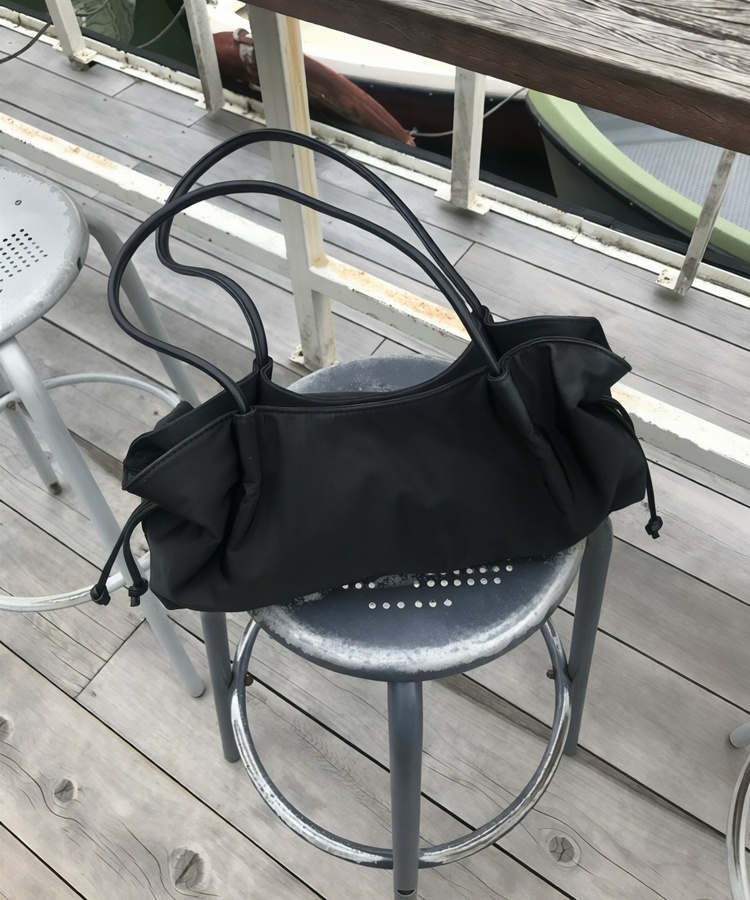 絞りデザインショルダーバッグ BLACK