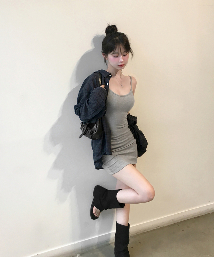 폴라나 슬림 나시 미니 원피스 허리잘록핏 데이트룩 여친룩 러블리 끈나시 민소매 슬리브리스 휴양지룩호캉스룩여름원피스 그레이