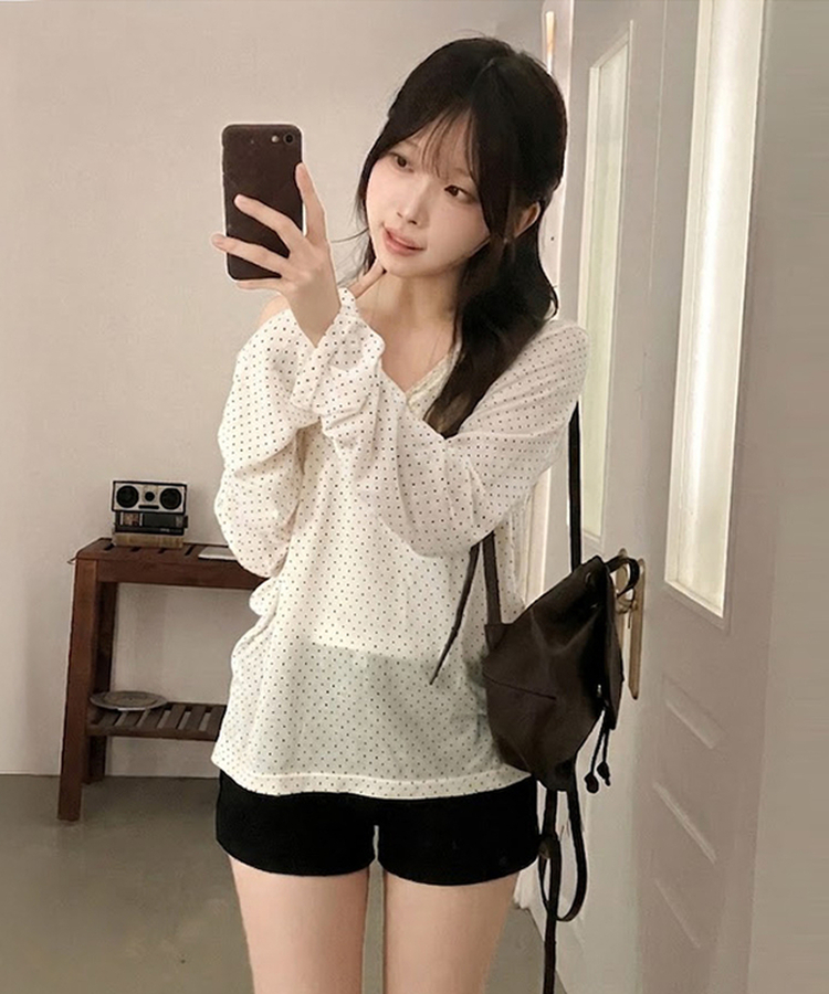 릴리 도트 레이스 브이넥 여리핏 긴팔 티셔츠 아이보리