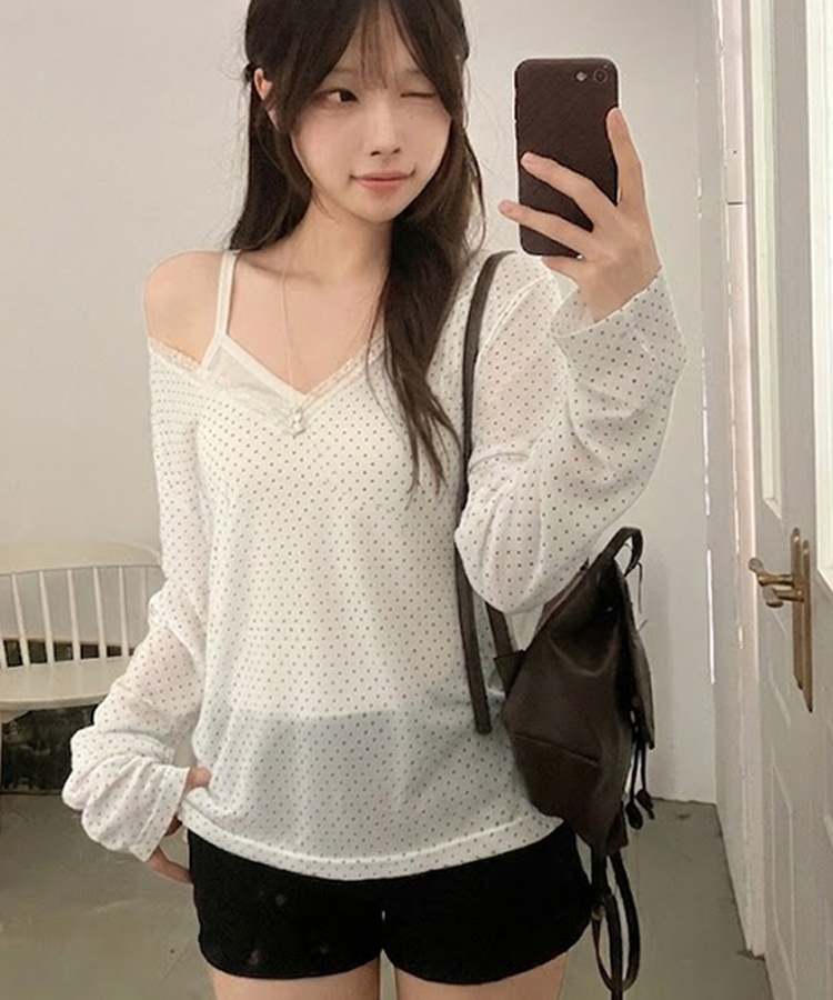 릴리 도트 레이스 브이넥 여리핏 긴팔 티셔츠 아이보리