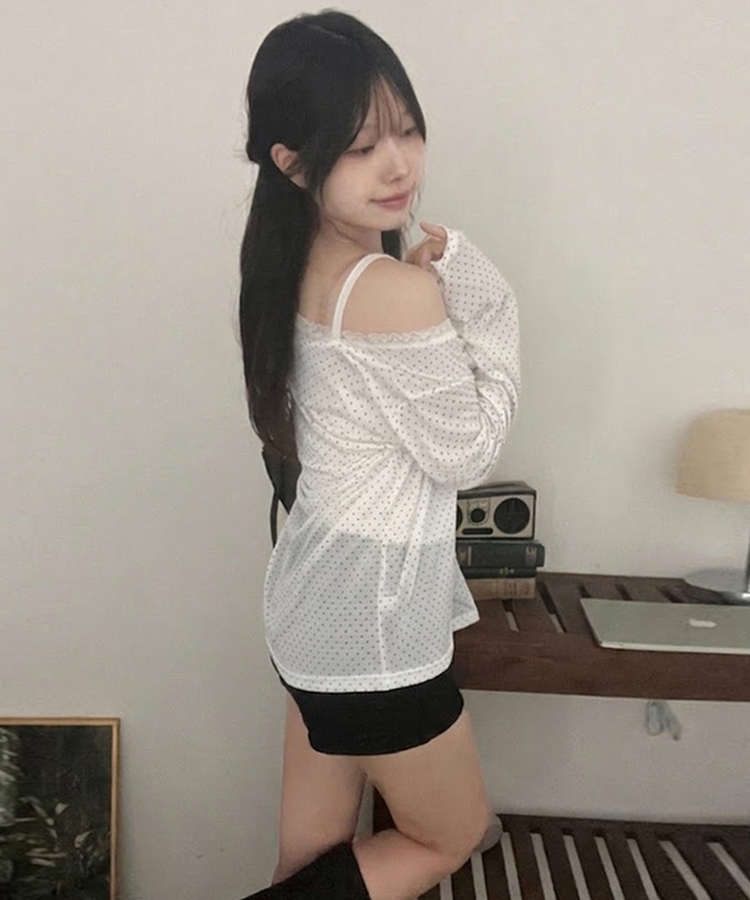 릴리 도트 레이스 브이넥 여리핏 긴팔 티셔츠 아이보리