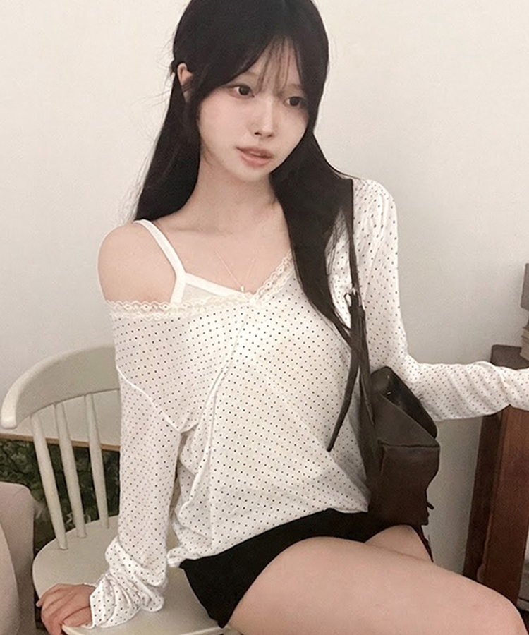 릴리 도트 레이스 브이넥 여리핏 긴팔 티셔츠 아이보리