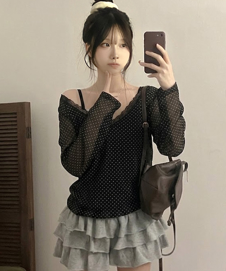 릴리 도트 레이스 브이넥 여리핏 긴팔 티셔츠 블랙