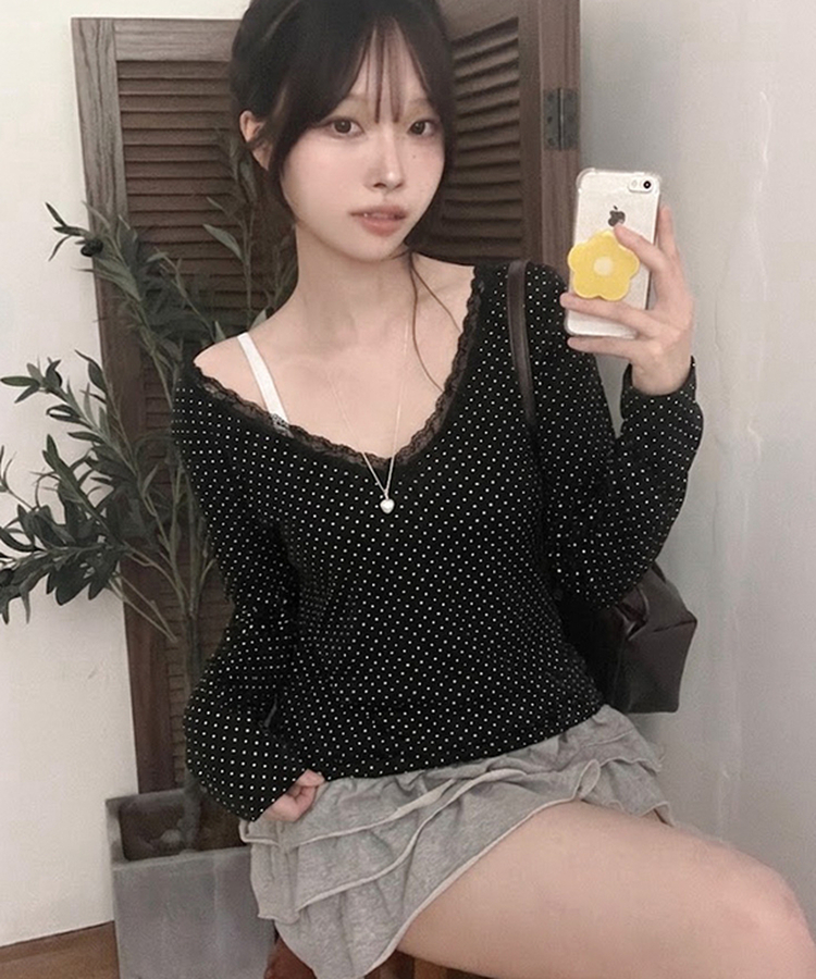 릴리 도트 레이스 브이넥 여리핏 긴팔 티셔츠 블랙