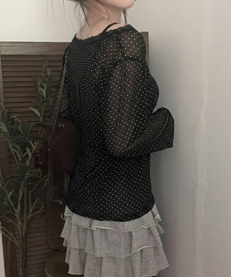 릴리 도트 레이스 브이넥 여리핏 긴팔 티셔츠 블랙