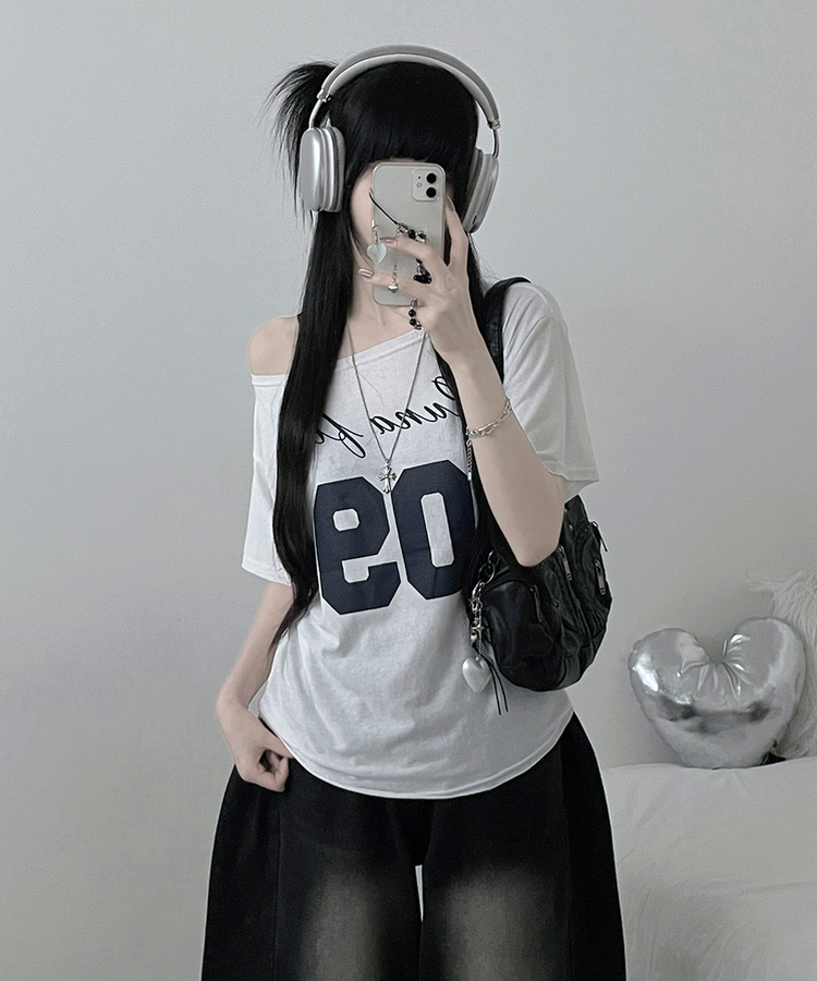 09레터링보트넥원오프숄더여리핏반팔티 아이