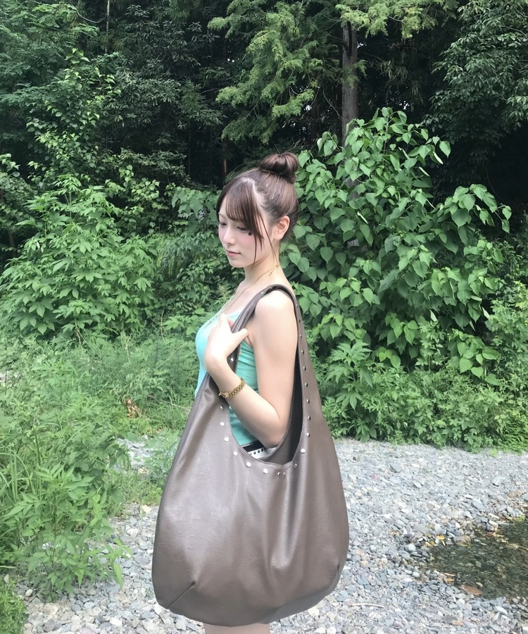 レザースタッツショルダーバック CHESTNUT BROWN