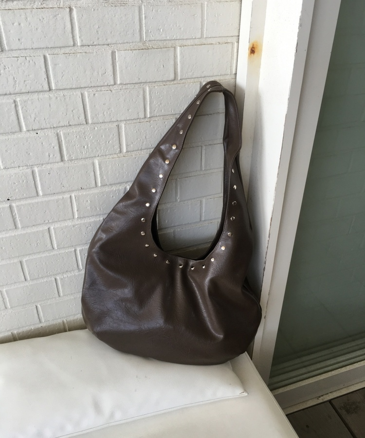 レザースタッツショルダーバック CHESTNUT BROWN