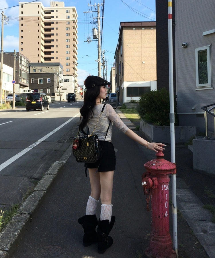 エナメルキルティングショルダーバッグ BLACK