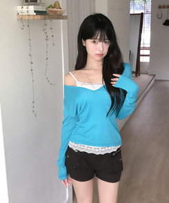 슬러 딥브이넥 레이어드 시스루 긴팔 티셔츠 아쿠아블루