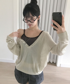 키테 버튼 딥브이넥 시스루 루즈핏 니트 베이지