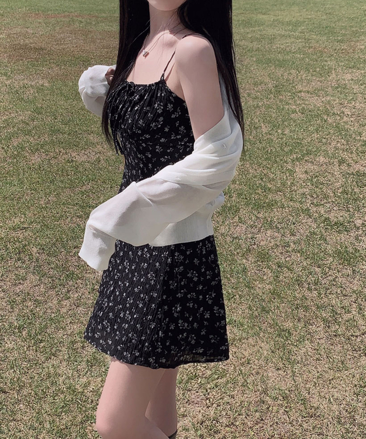 한여름까지 살안타템으로디오 팬던트 라운드넥 루즈핏 세미크롭 가디건 아이보리