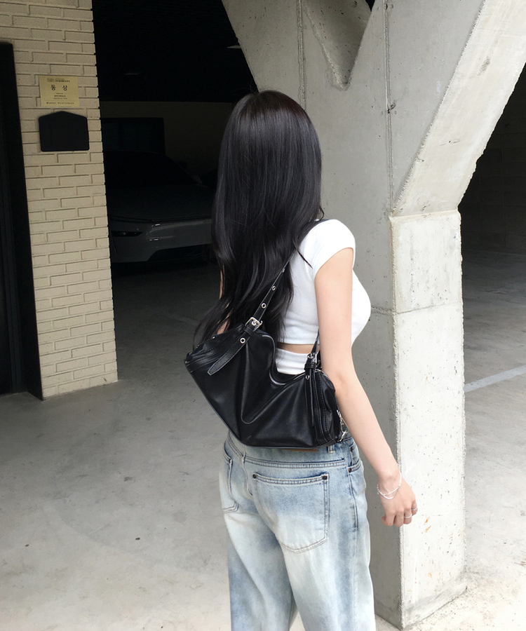 헤일 아일렛 버클 스퀘어 숄더백 y2k 보부상 데일리 코디아이템 데일리숄더백 끈조절 캐주얼 레더 가방 사계절가방데일리백여름신상 블랙