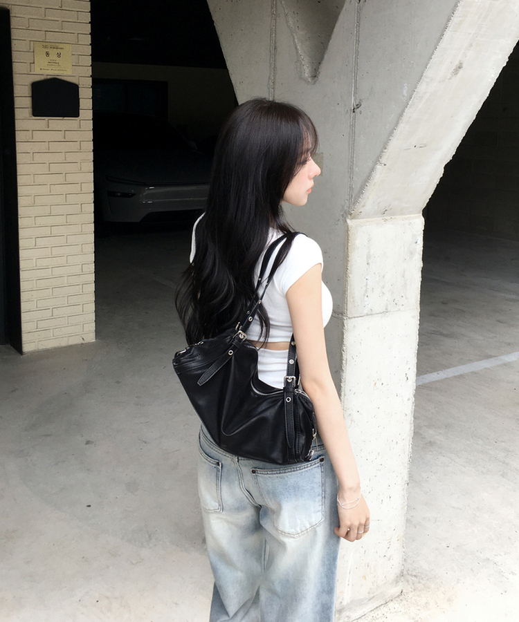 헤일 아일렛 버클 스퀘어 숄더백 y2k 보부상 데일리 코디아이템 데일리숄더백 끈조절 캐주얼 레더 가방 사계절가방데일리백여름신상 블랙