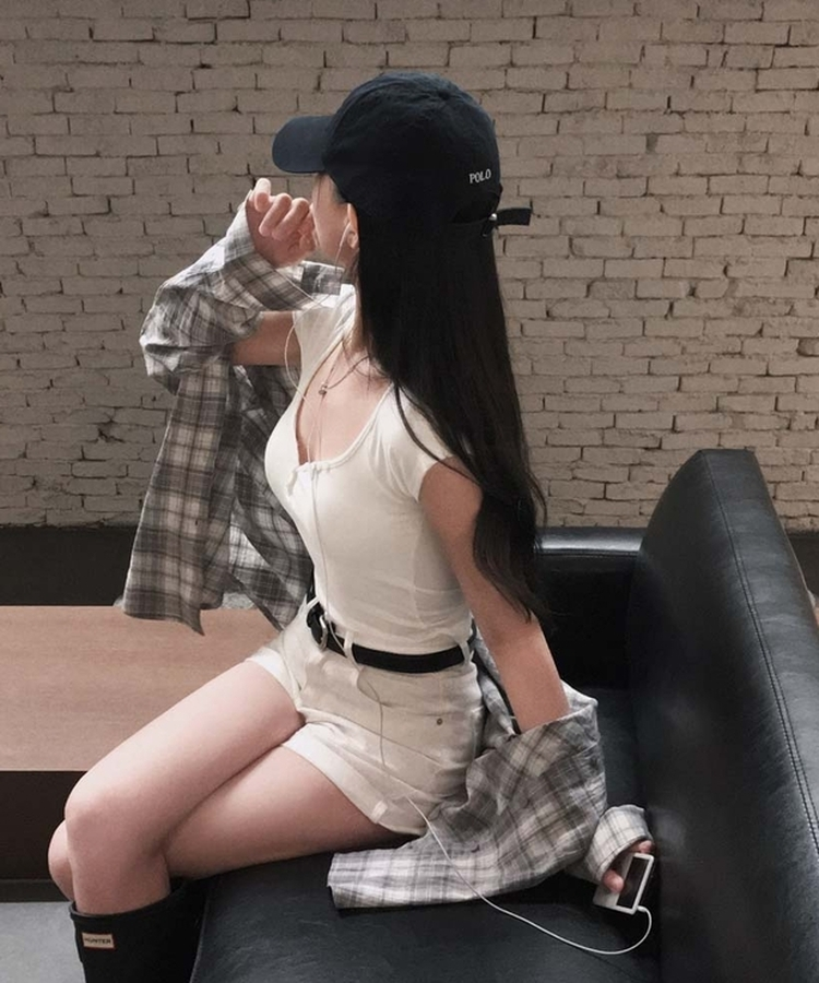 【カップ付き】クロップドスリムTシャツ(5color) IVORY