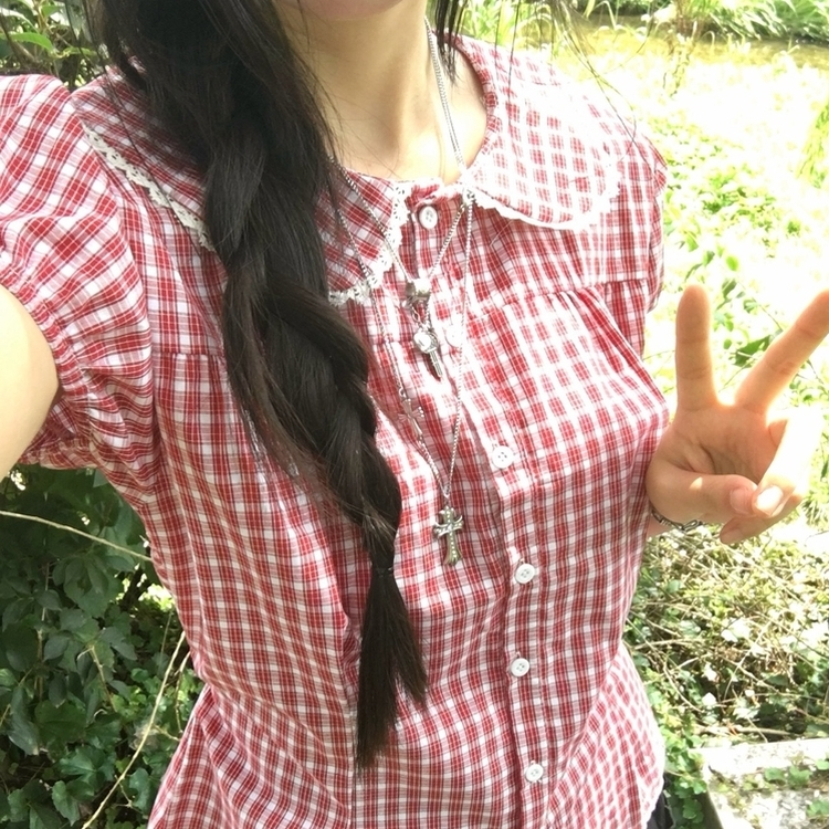 이치고 둥근카라 레이스 허리잘록 핀턱 반팔블라우스 레드