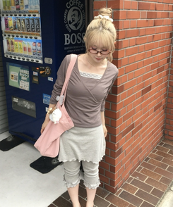 브이넥 레이스 레이어드 티셔츠 브라운