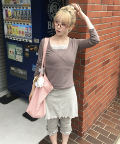 브이넥 레이스 레이어드 티셔츠 브라운