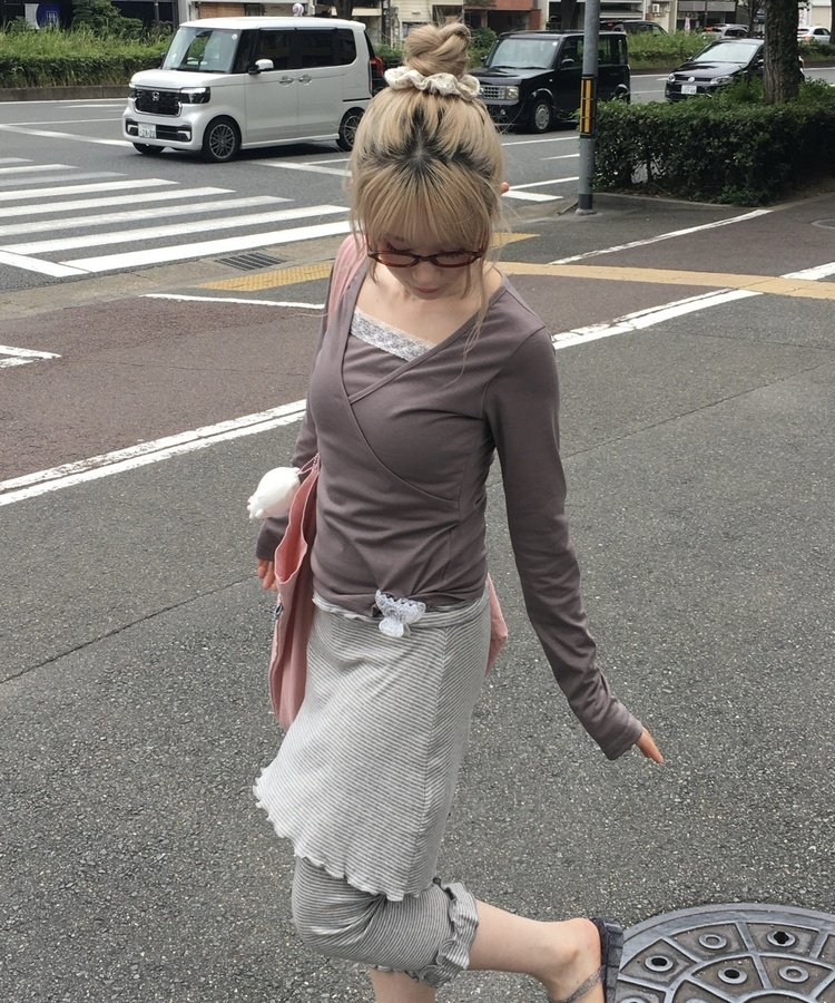 브이넥 레이스 레이어드 티셔츠 브라운
