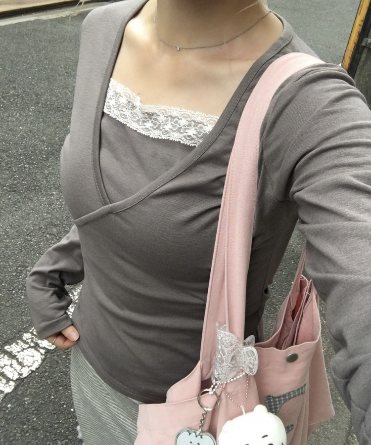 브이넥 레이스 레이어드 티셔츠 브라운