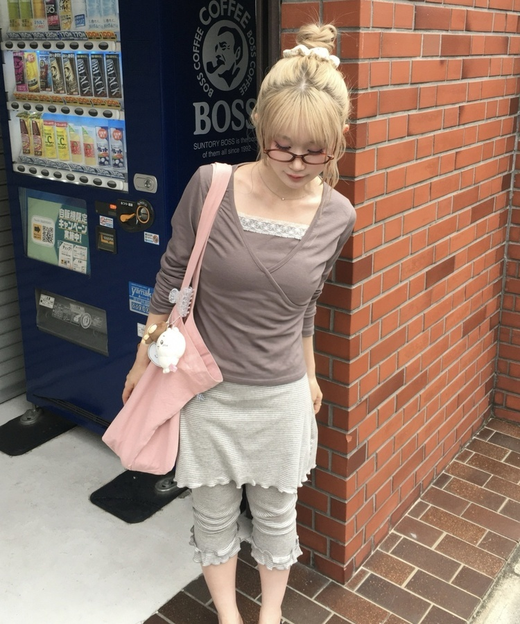 브이넥 레이스 레이어드 티셔츠 브라운