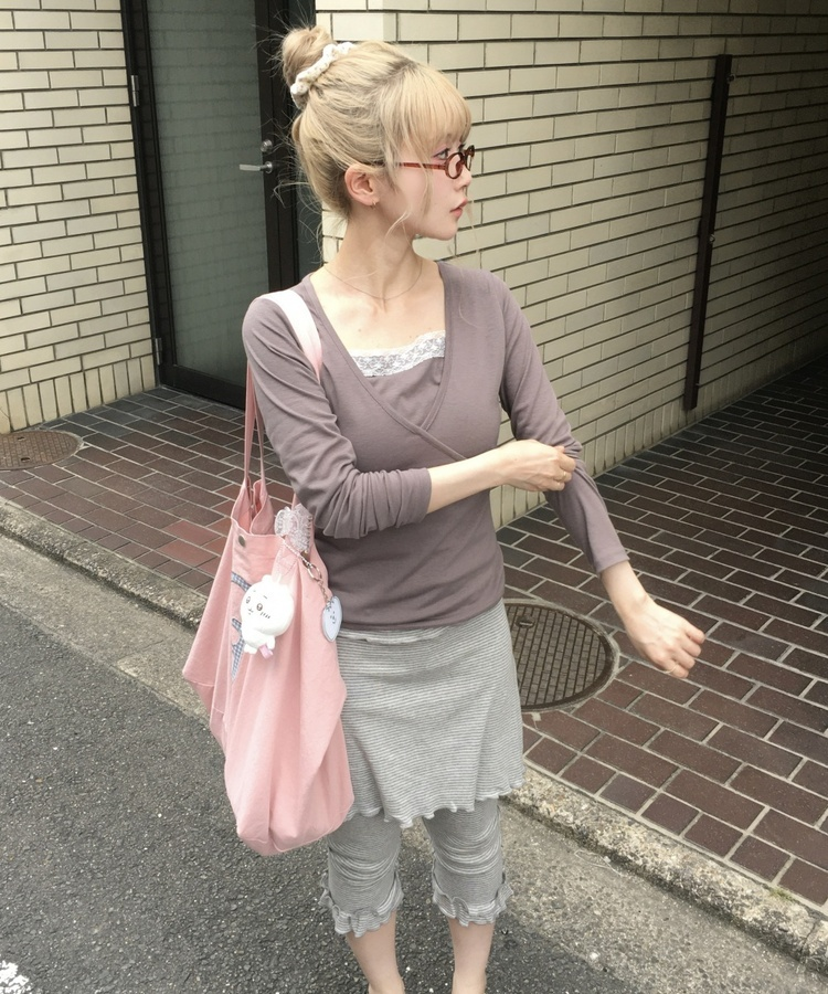 브이넥 레이스 레이어드 티셔츠 브라운