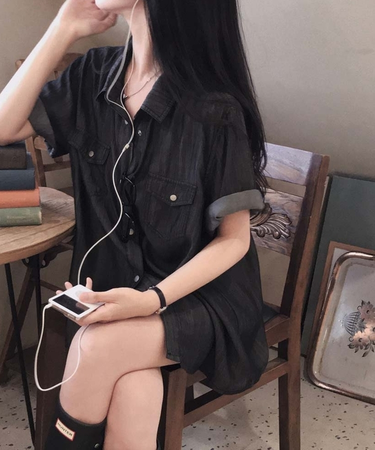 다른 무드로 선택해서 즐기는포스트 크롭 포켓 데님 반팔 셔츠 흑청