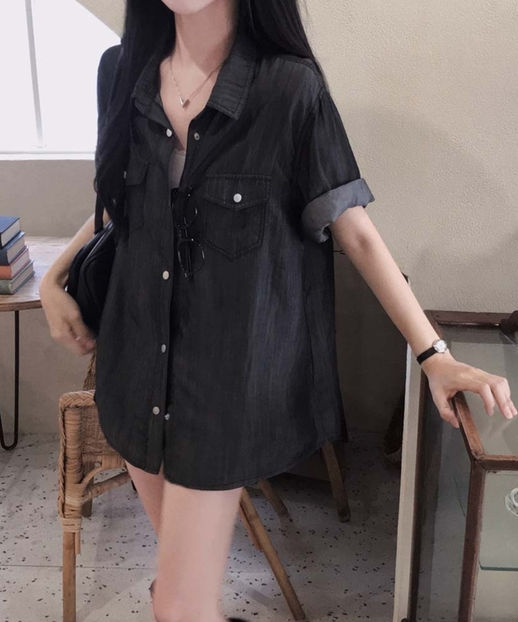 다른 무드로 선택해서 즐기는포스트 크롭 포켓 데님 반팔 셔츠 흑청