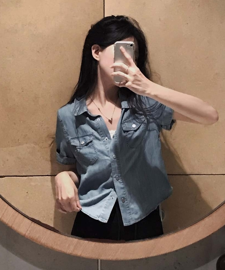 다른 무드로 선택해서 즐기는포스트 크롭 포켓 데님 반팔 셔츠 연청