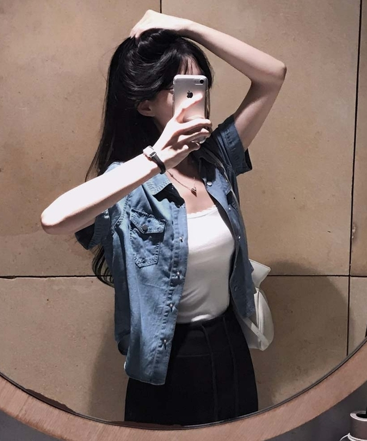 다른 무드로 선택해서 즐기는포스트 크롭 포켓 데님 반팔 셔츠 연청