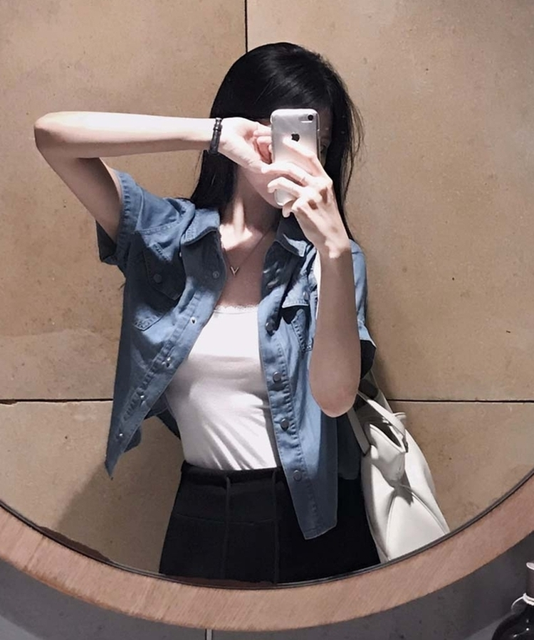 다른 무드로 선택해서 즐기는포스트 크롭 포켓 데님 반팔 셔츠 연청