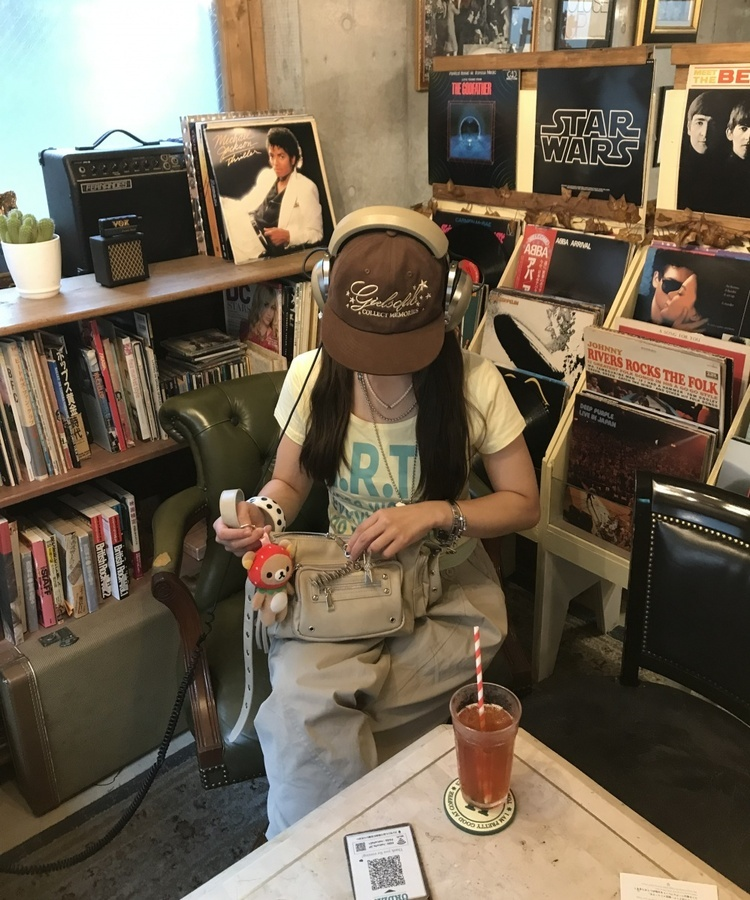 지퍼 포켓 숄더백 아이보리