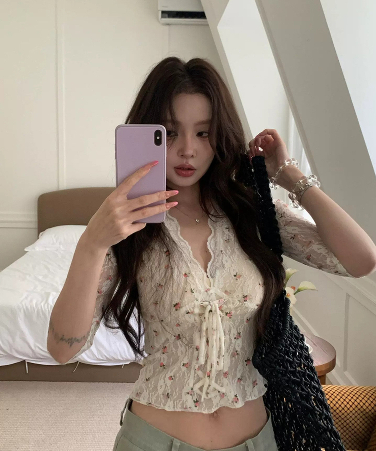 フラワーレースアイレットTシャツ IVORY