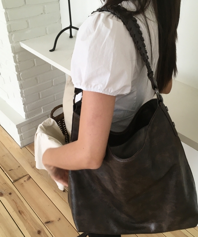 フェイクレザー大容量ショルダーバッグ BROWN