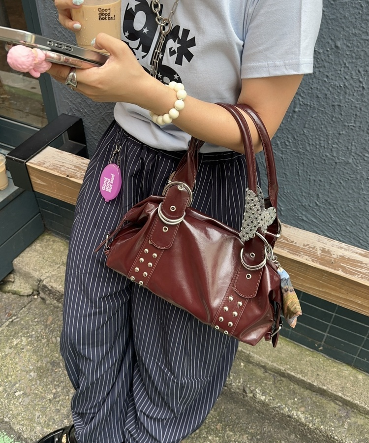 스터드 레더 숄더백 밤색
