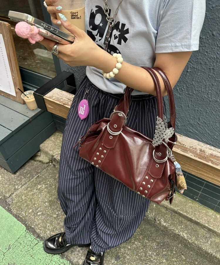 스터드 레더 숄더백 밤색