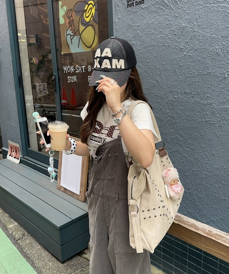 스터드 숄더백 아이보리