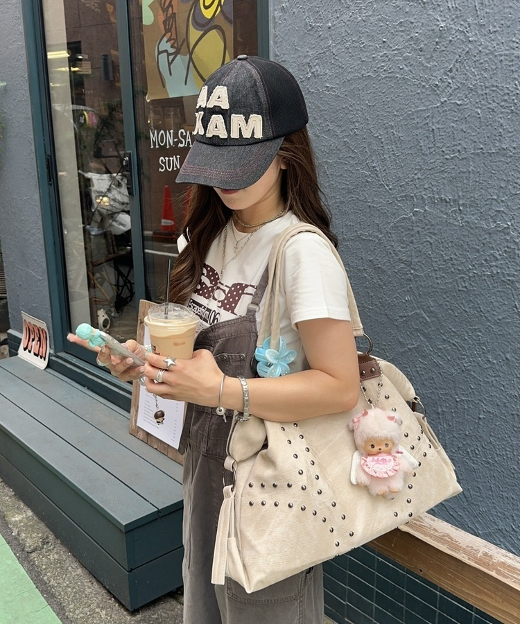 스터드 숄더백 아이보리