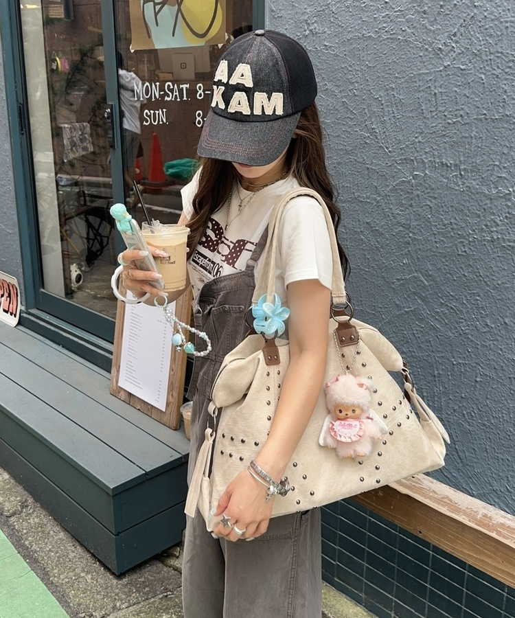 스터드 숄더백 아이보리